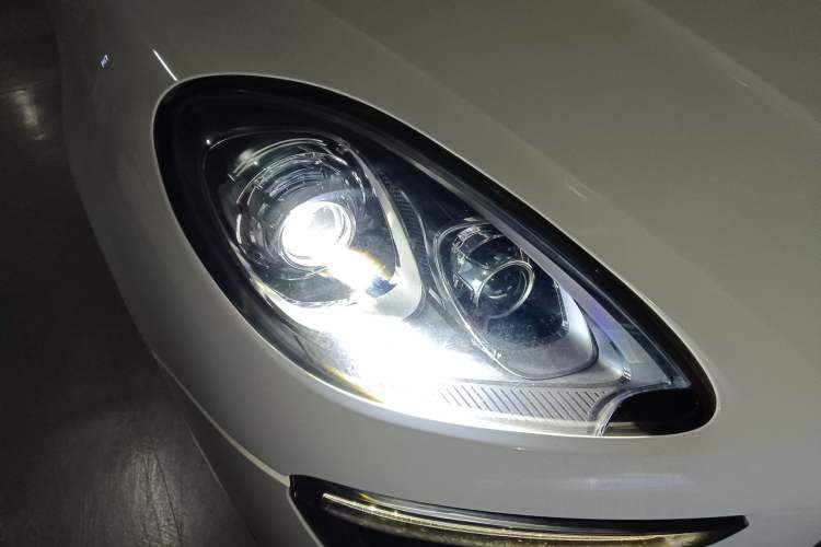 Used Porsche Macan 2017 Macan 2.0T Right Front Headlight