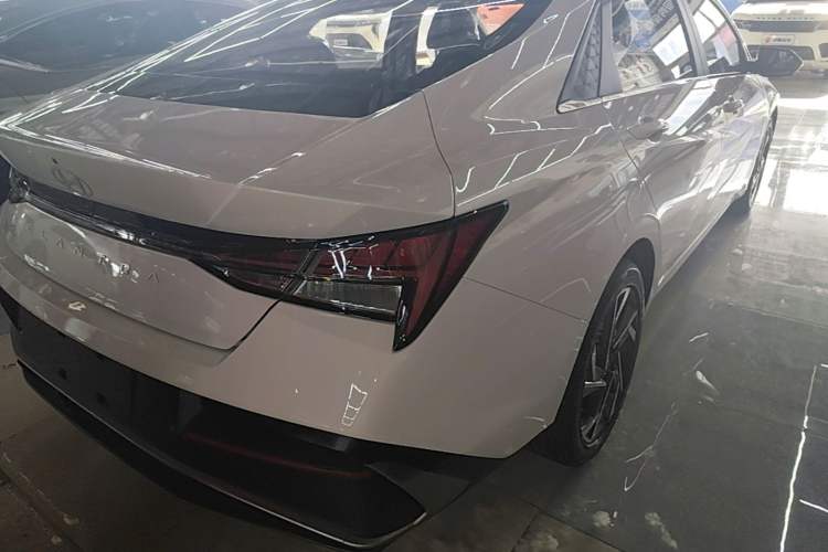 Used Hyundai Elantra 2023 1.5L CVT LUX Prestige Edition
