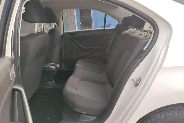 Used Volkswagen Jetta 2015 1.6L Manual Fashion Edition