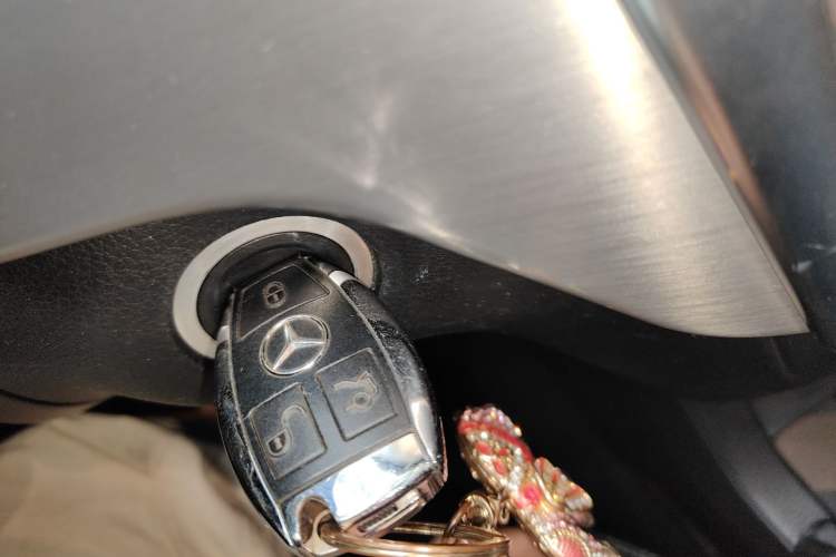 Used Mercedes-Benz M-Class 2015 ML 320 4MATIC Vehicle Key