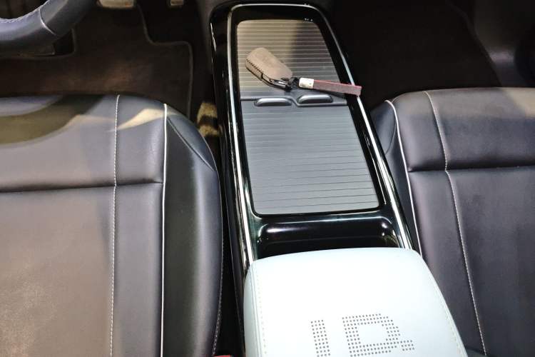 Used Volkswagen ID.4 X 2023 Pure Smart Edition Gear Lever