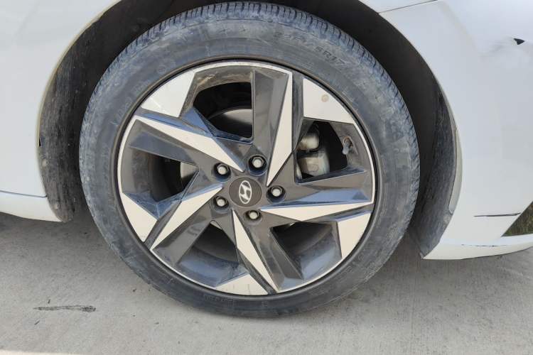Used Hyundai Elantra 2021 1.5L CVT LUX Prestige Edition Right Front Wheel Hub