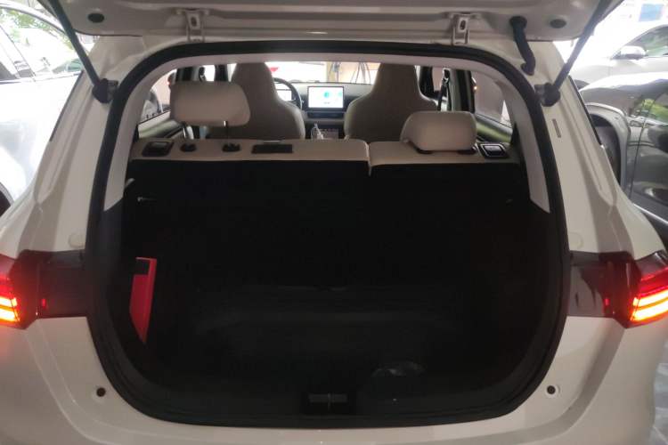 Used Wuling Bingo PLUS 2024 330 km Range Five-Seater Version Trunk