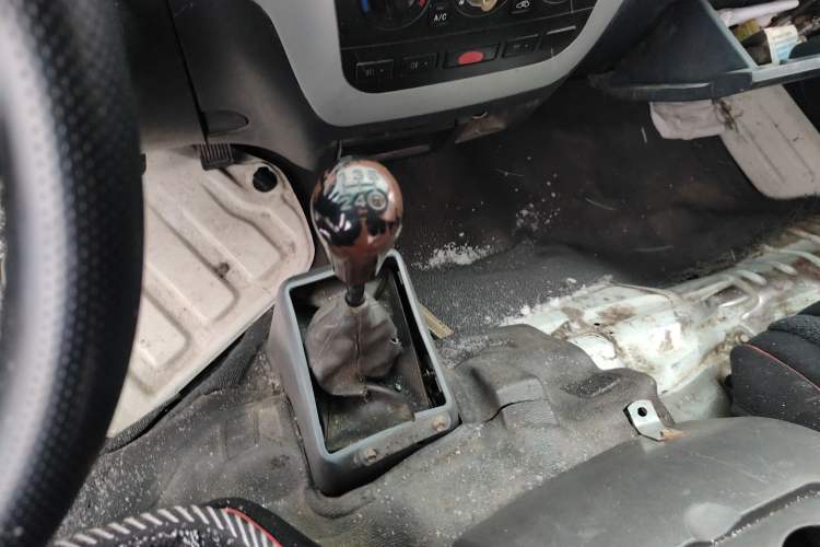 Used King Long Golden Way 2016 2.0L Value-Plus Edition 4G20
