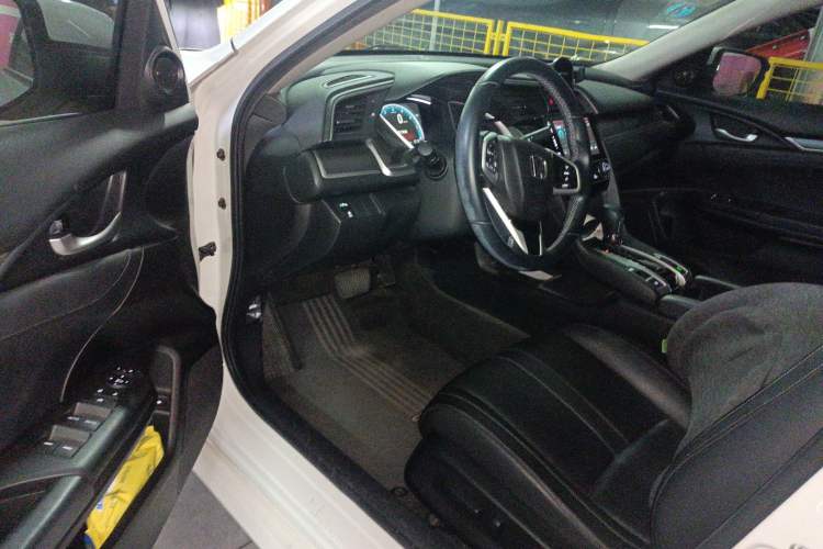Used Honda Civic 2016 220TURBO CVT Prestige Edition Interior 3