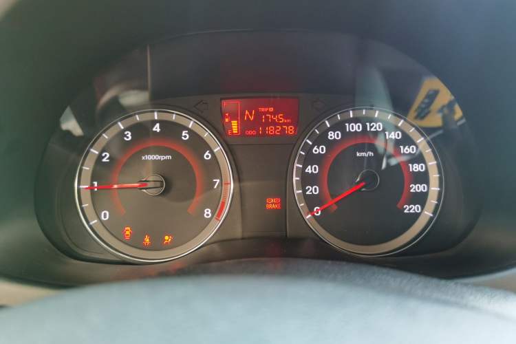 Used Hyundai Verna (older generation) 2011 Hatchback 1.4L Automatic Fashion GT Instrument Cluster