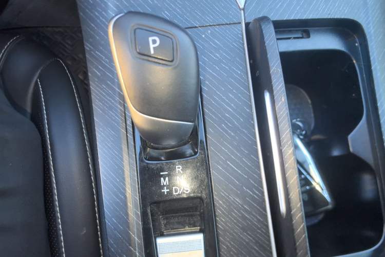 Used Venucia V 2021 260T Idol Edition
