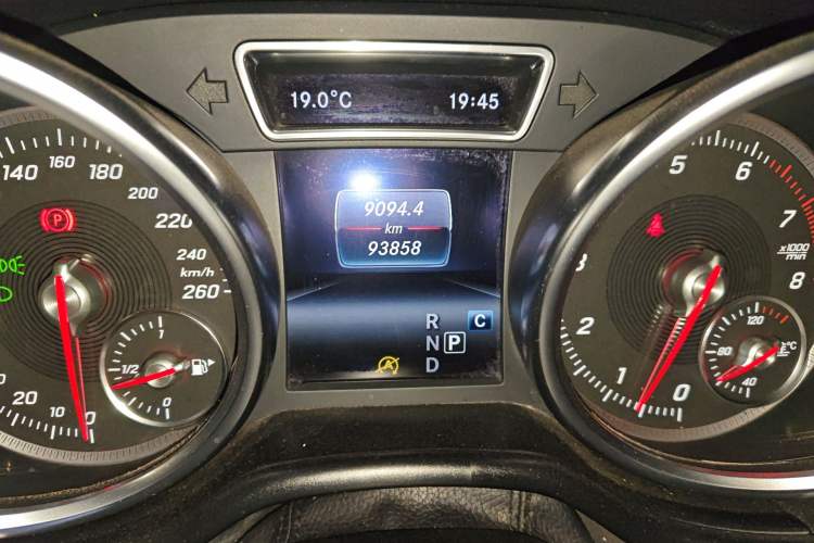 Used Mercedes-Benz GLE Coupe 2015 GLE 400 4MATIC Coupe SUV Odometer Close Up