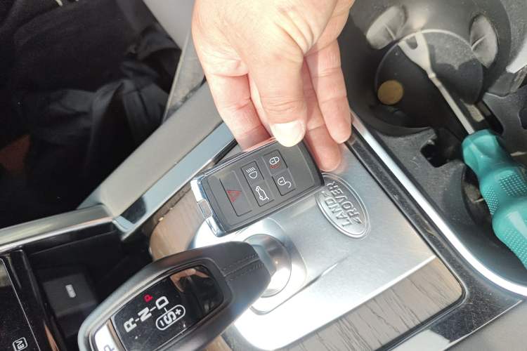 Used Land Rover Discovery Sport New Energy 2022 Facelifted P300e Plug-in Hybrid Electric Version Interior 1