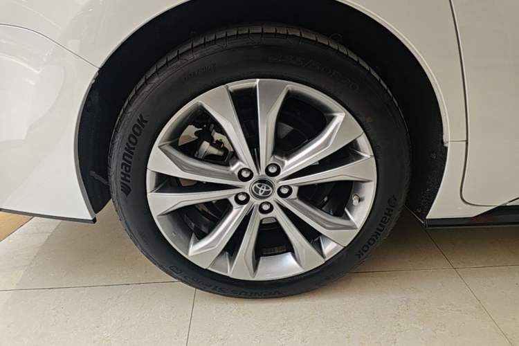 Used Toyota SIENNA 2021 2.5L Hybrid Platinum Edition Exterior 5