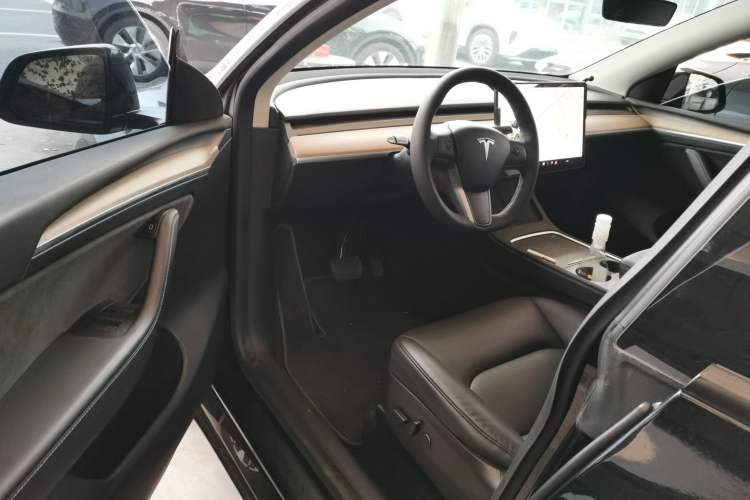 Used Tesla Model Y 2021 Long-Range All-Wheel-Drive Version 3D7
