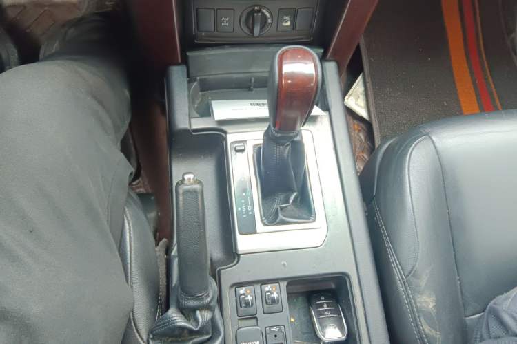 Used Toyota Prado 2014 4.0L Automatic TX-L Gear Lever