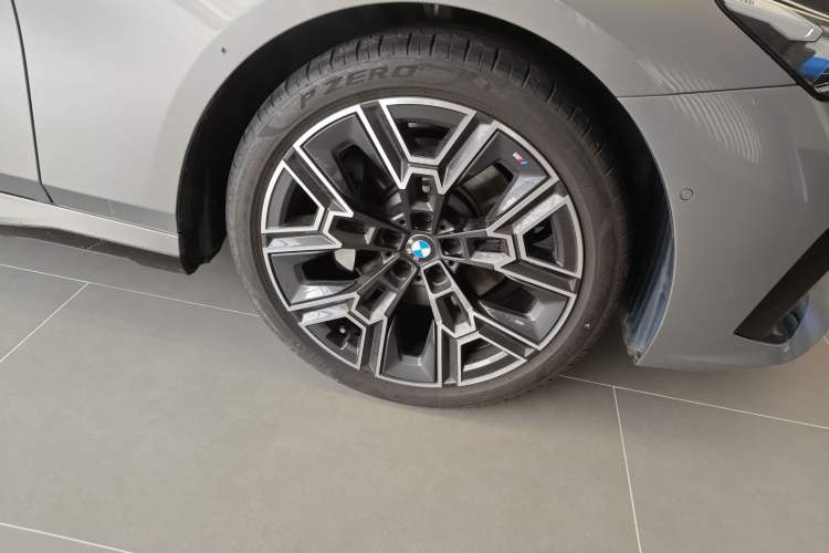 Used BMW 5 Series 2024 530Li Luxury Edition M Sport Package