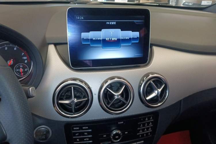 Used Mercedes-Benz B-Class 2018 B 200 Sport Edition Audio And AC Panel