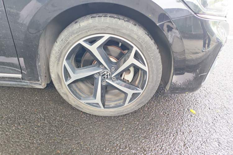 Used Volkswagen Passat 2023 Revised 330TSI Starry Elite Edition Right Front Wheel Hub