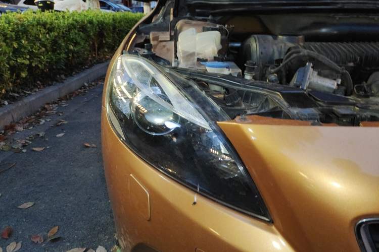 Used Volvo V40 2014 2.0T Zhiya Edition Right Front Headlight