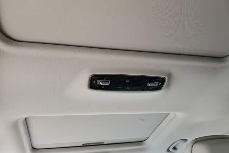 Used Roewe iMAX8 2021 400TGI Supreme Series Prestige Edition
