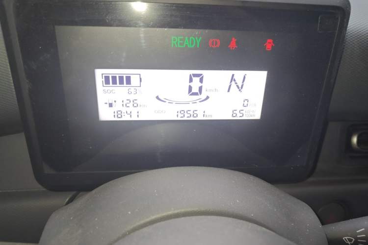Used Wuling Zhiguang New Energy 2025 Comfort Model Odometer Close Up