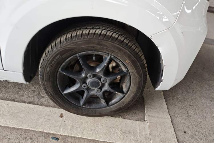 Used Roewe Clever 2022 311km QiQi BoBo Edition Right Front Wheel Hub