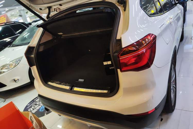 Used BMW X1 2016 sDrive18Li Luxury Model Trunk