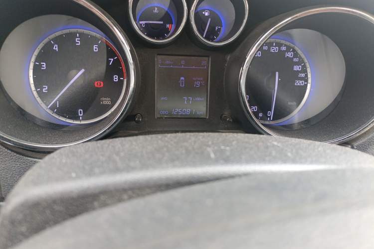 Used CHANGAN CS35 2016 1.6L Manual Luxury Model China IV Standard Odometer Close Up