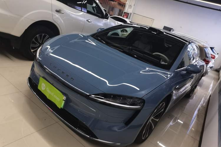 Used Hima Luxeed S7 2025 855 km Max Left Side