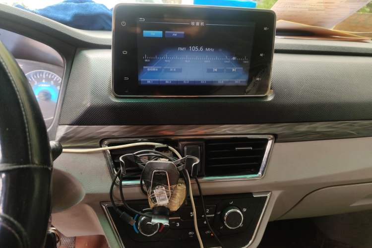 Used Jinbei New Hiace S 2023 1.5L Wealth Edition Passenger Van 5/6/7-Seater Non-Air-Conditioned Version SWC15M