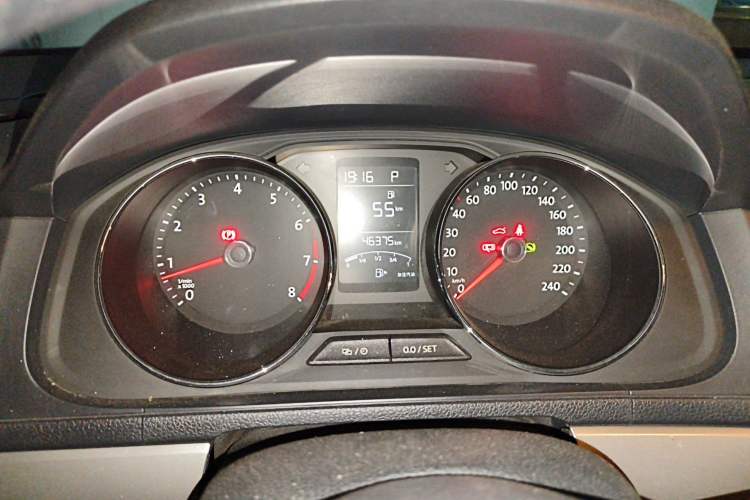 Used Volkswagen Lavida 2015 1.6L Automatic Comfort Edition Instrument Cluster
