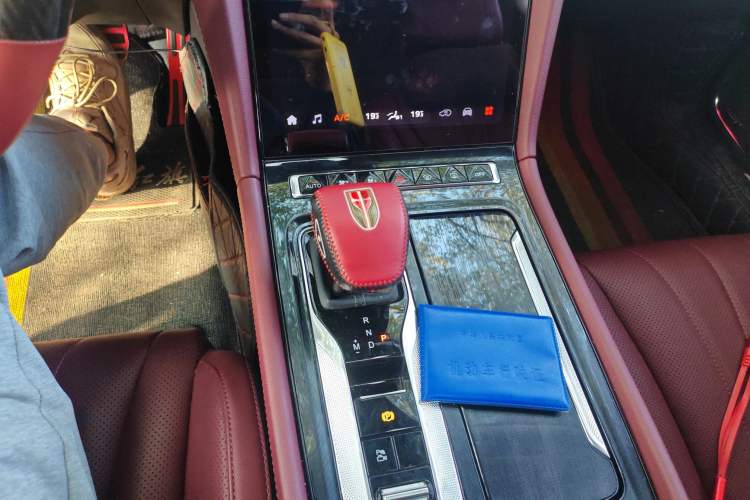 Used Hongqi H5 2025 2.0T Automatic Flag Edition – 500 000 Units Commemorative Version
