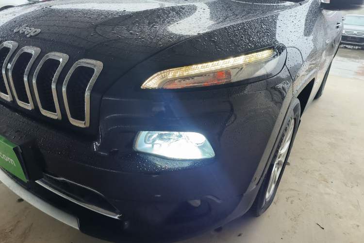 Used Jeep Cherokee 2016 2.4L Professional Smart Version