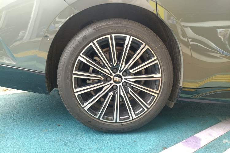 Used Geely Galaxy 8 2025 130km EM-i Flagship Edition Exterior 5