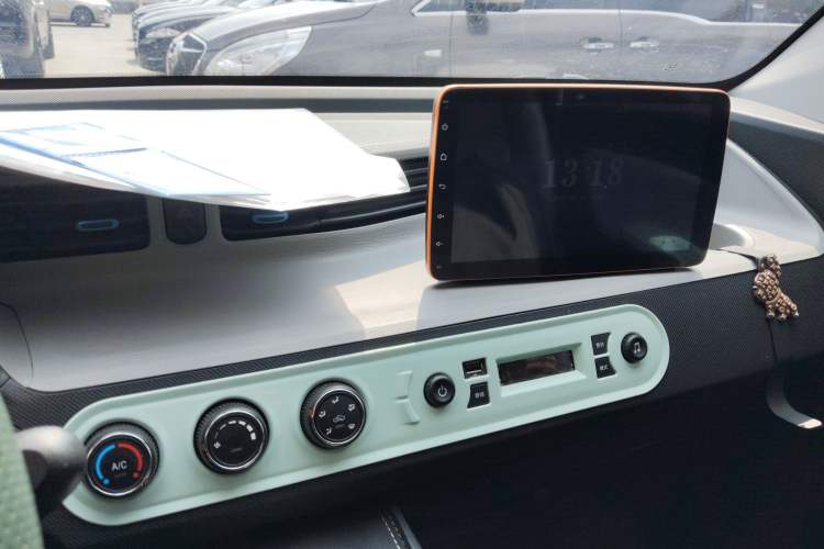 Used Wuling Hongguang MINIEV 2022 Easy Version Lithium Iron Phosphate Audio And AC Panel