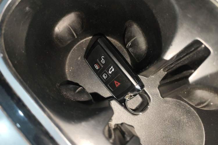 Used Land Rover Discovery Sport 2023 249 PS R-Dynamic SE Performance Tech Edition
