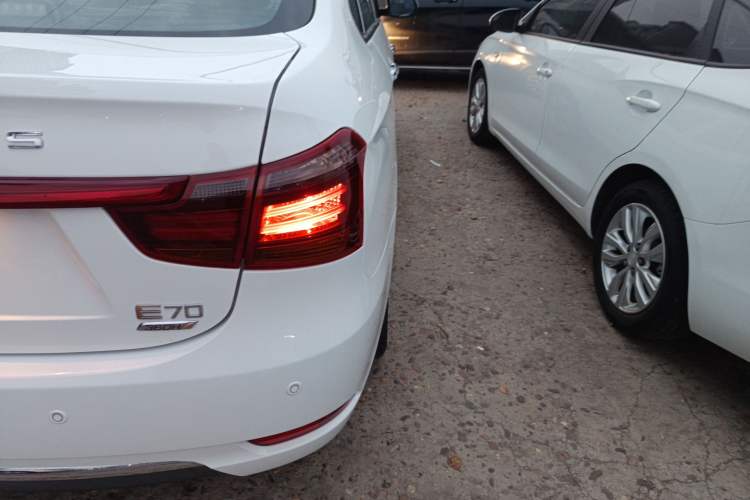 Used Dongfeng Aeolus E70 2021 Revised Version 360H Battery-Swap Edition