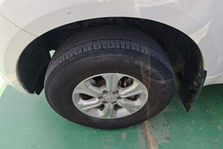 Used Nissan Navara 2021 2.5L Facelift Manual Two-Wheel Drive Comfort Version QR25
