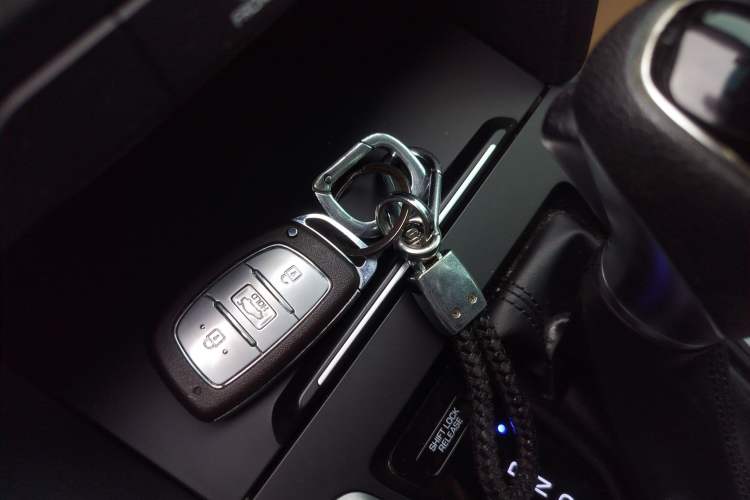 Used Hyundai Elantra (6th Generation / Lingdong) 2016 1.6L Automatic ZhiXuan – Elite Version Interior 1