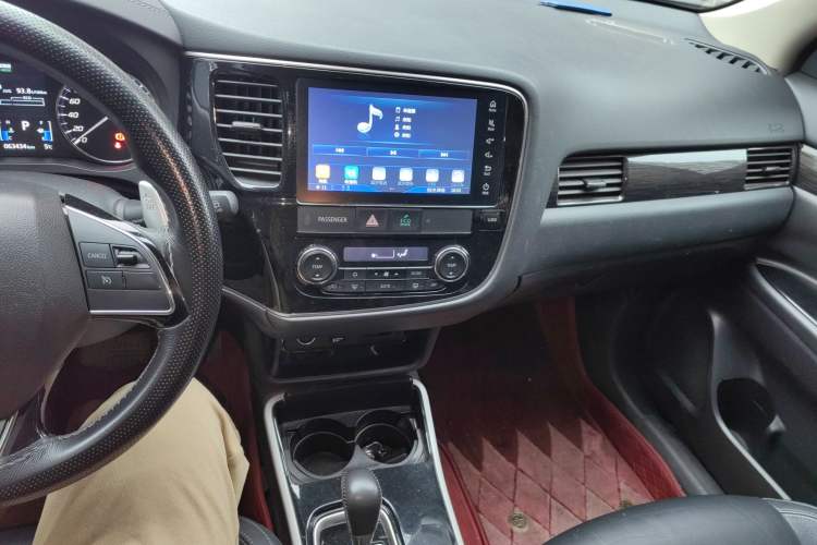 Used Mitsubishi Outlander 2019 2.4L 4x4 Zhi Xiang Edition 5 Seats China V Emission Standard
