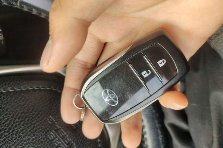 Used Toyota RAV4 2013 2.5L Automatic 4x4 Luxury Edition Vehicle Key