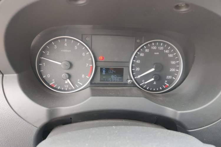 Used JAC Refine M3 2019 PLUS Maker Edition 1.8L Luxury Smart Model with 9 Seats Odometer Close Up