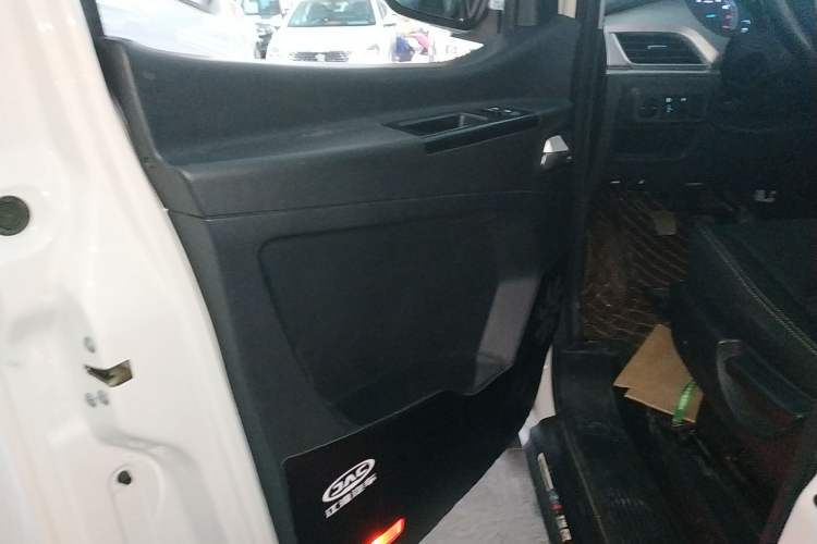 Used JAC Refine M3 2023 PLUS 1.8L 7/8-seater Smart Connectivity Version