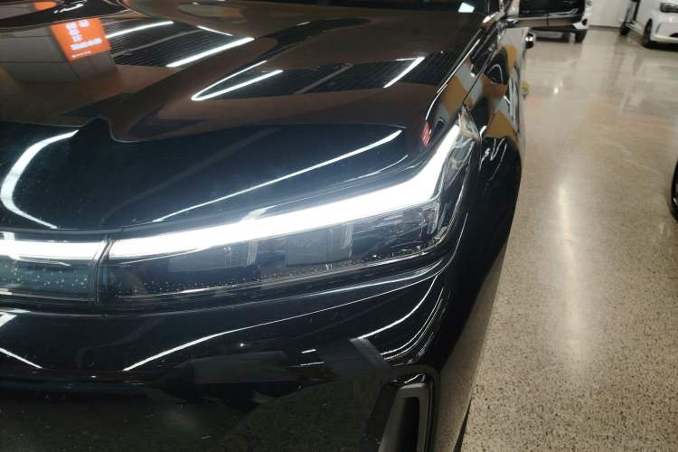 Used Geely Galaxy M9 2025 Model 210km Four-Wheel-Drive Leading Edition
