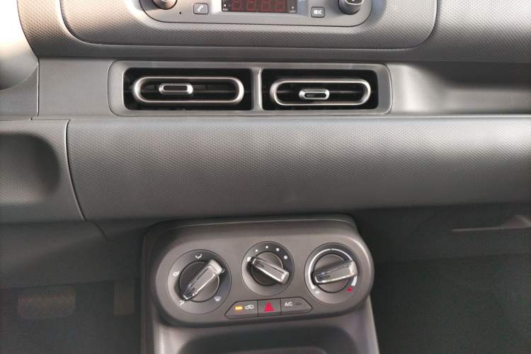 Used Wuling Hongguang New Energy 2025 Extended-Range Hybrid 50 km Utility Version