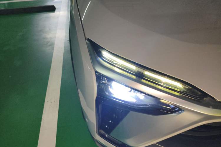 Used Nio ES8 2022 100 kWh Six-Seater Version Right Front Headlight