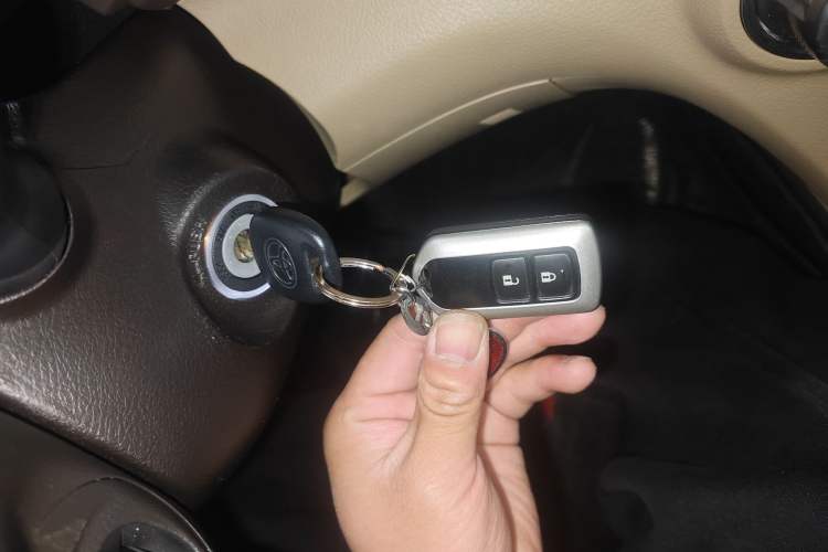 Used Toyota Highlander 2012 2.7L Two-Wheel Drive 7-Seater Luxury Edition
