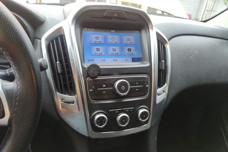 Used JMC Yuhu 5 2019 2.0T Diesel Manual Two-Wheel Drive Enhanced Version China VI Standard Long Wheelbase