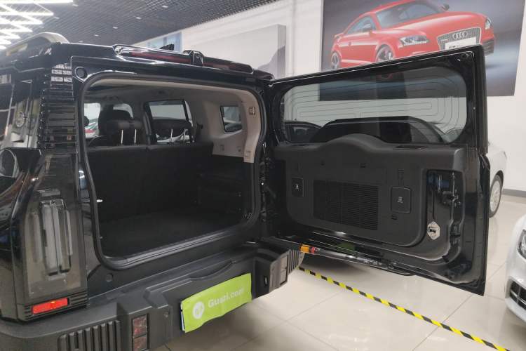 Used JETOUR Traveler 2023 2.0T All-Wheel-Drive CrossPRO Trunk