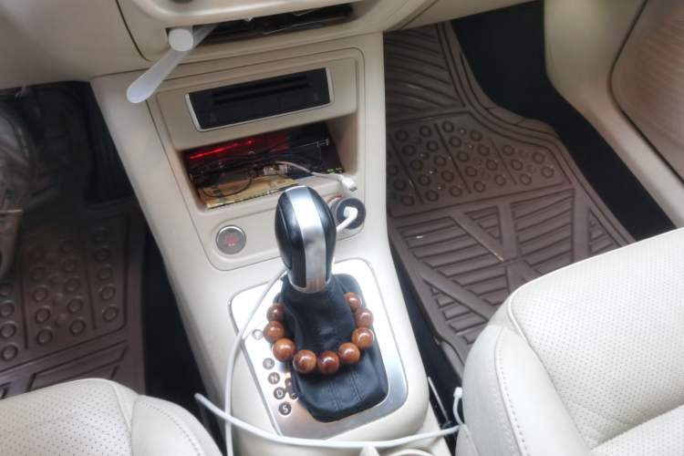 Used Volkswagen Tiguan 2015 2.0 TSI Automatic All-Wheel Drive Luxury Edition Gear Lever