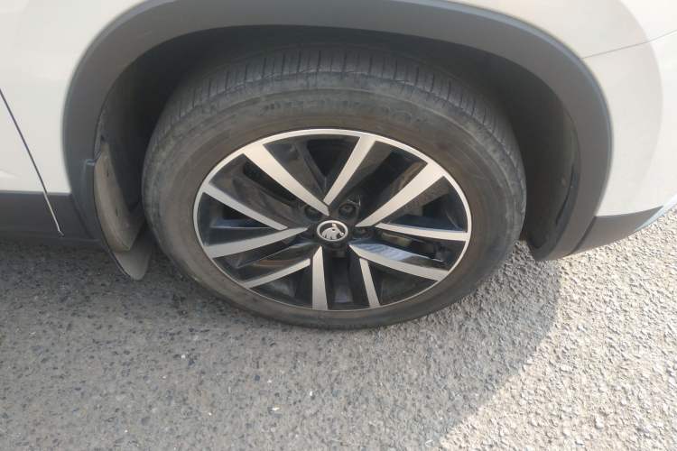 Used Skoda Kamiq 2021 1.5L Automatic Comfort Edition Right Front Wheel Hub