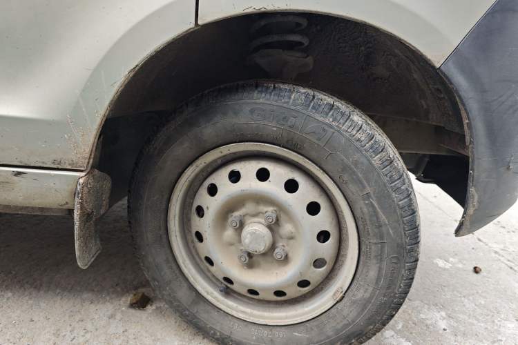 Used Wuling Zhiguang 2015 1.2L S Practical Model LSI Right Front Wheel Hub