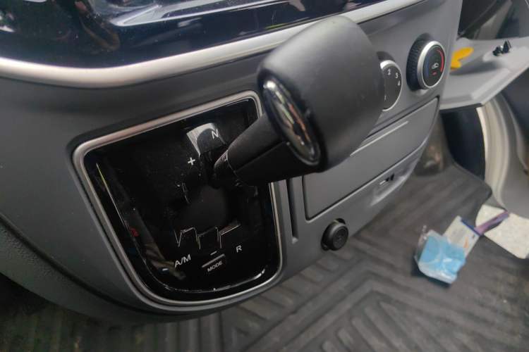 Used SAIC MAXUS Xintu V80  Gear Lever